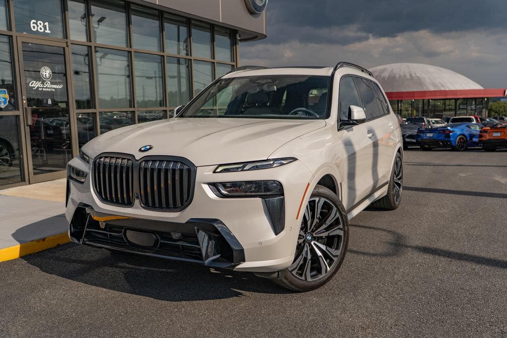 Used 2023 BMW X7 xDrive40i w/ M Sport Package AWD/4WD image 2