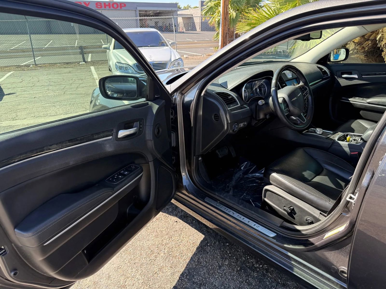 Used 2019 Chrysler 300 Limited w/ Safetytec Plus Group image 8