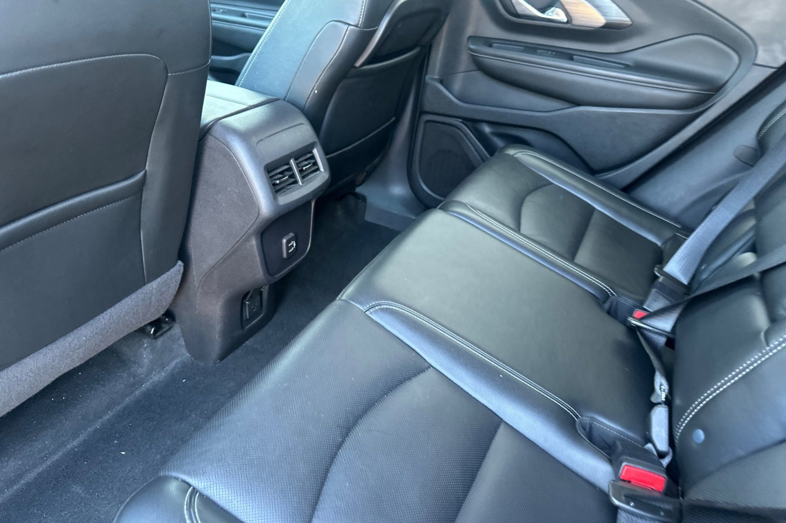 Used 2023 GMC Terrain SLT image 14