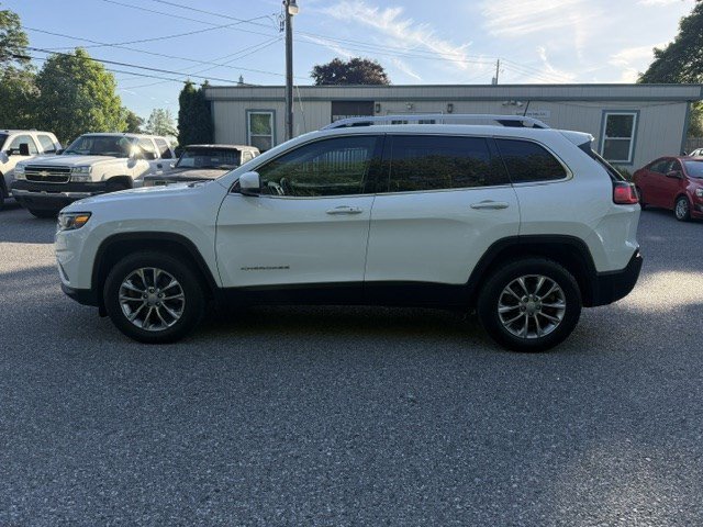 Used 2019 Jeep Cherokee Latitude Plus AWD/4WD image 3