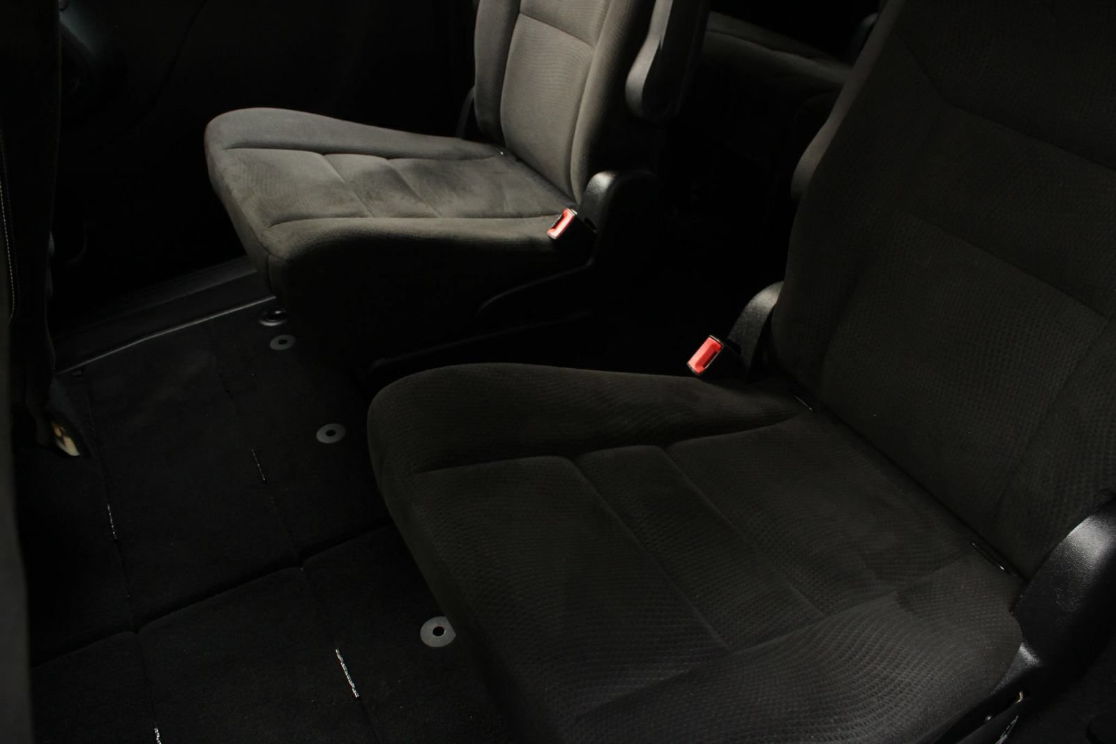 Used 2015 Dodge Grand Caravan SXT w/ Blacktop Package FWD image 19