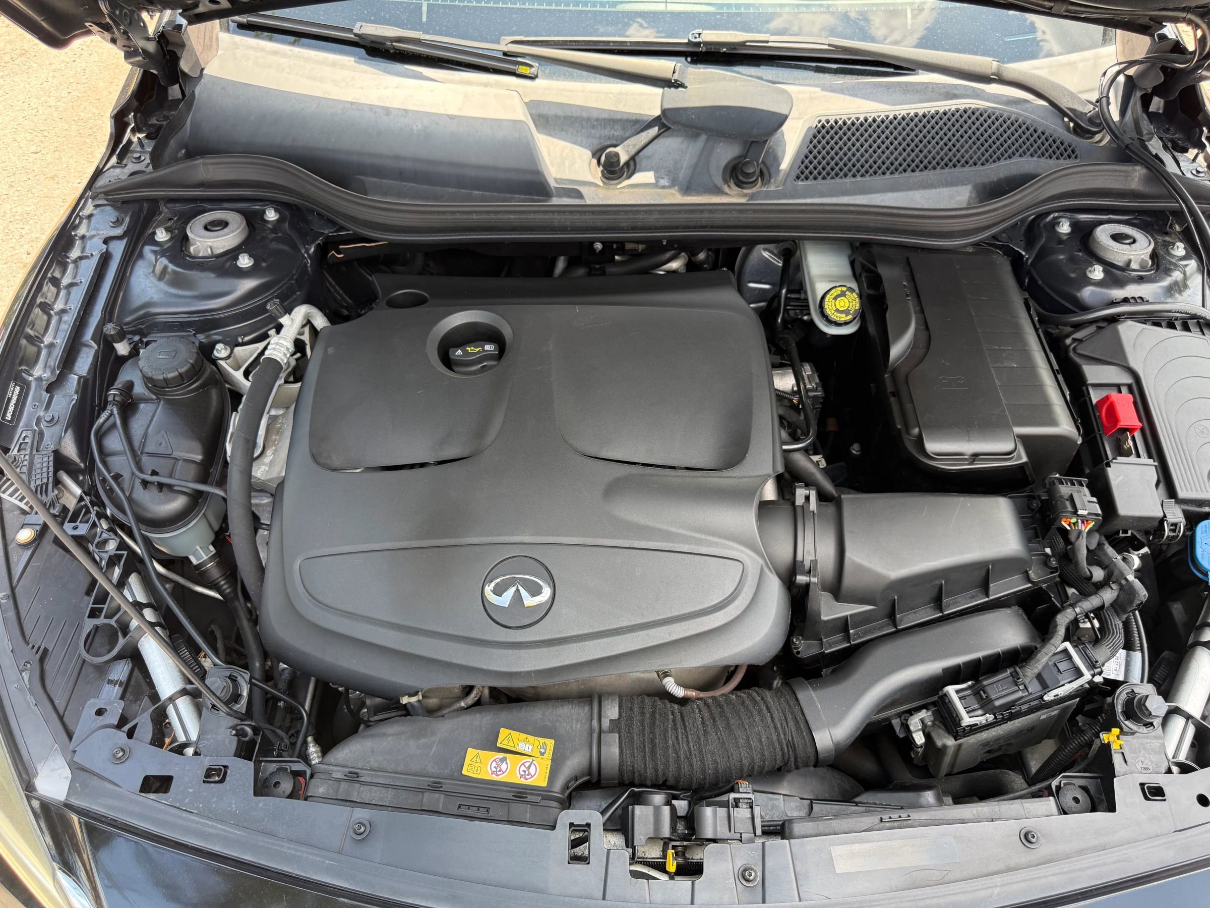 Used 2017 INFINITI QX30 Premium w/ Navigation Package image 7