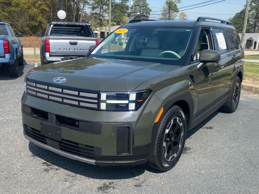 Used 2025 Hyundai Santa Fe SEL w/ Tow & Go Package image 2