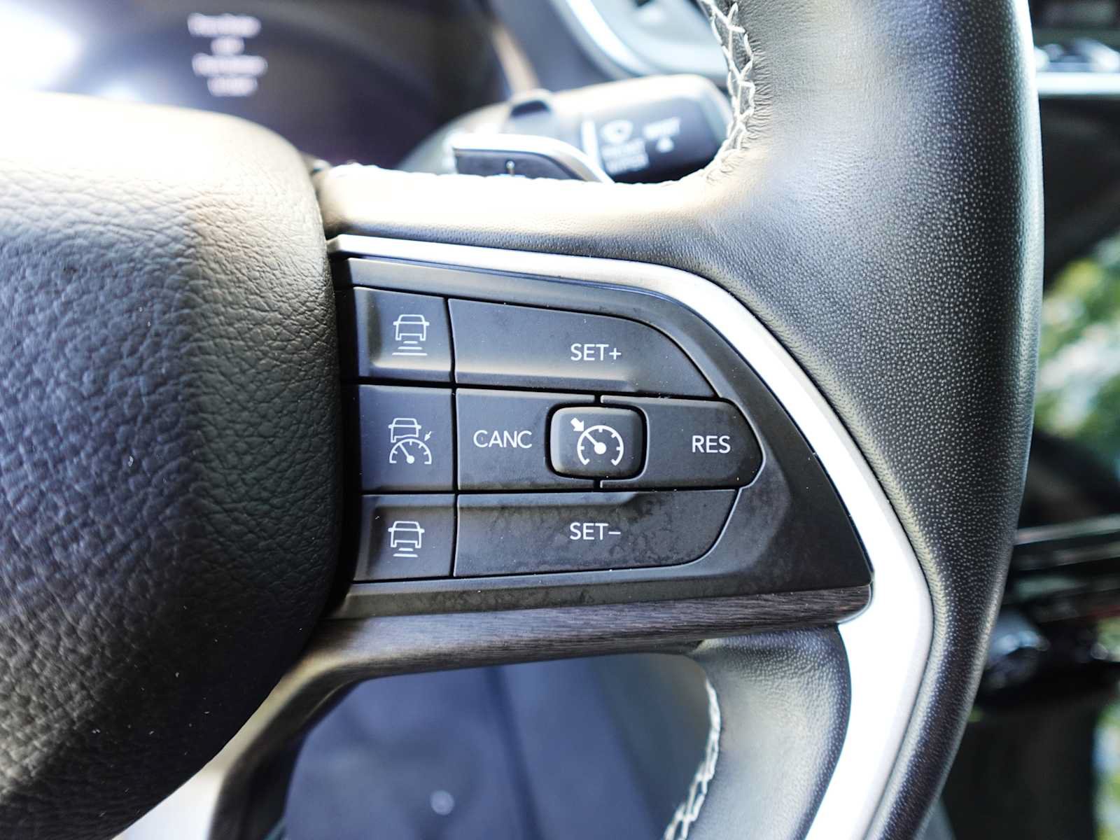 Used 2022 Jeep Grand Cherokee L Limited AWD/4WD image 18