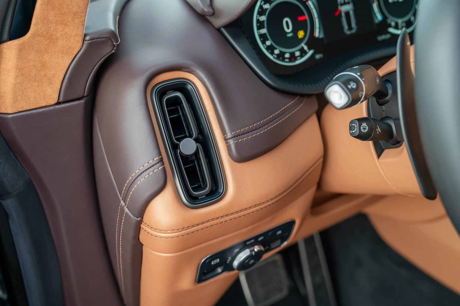 Used 2021 Aston Martin DBX image 17