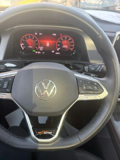 Used 2025 Volkswagen Atlas Peak Edition SE AWD/4WD image 17