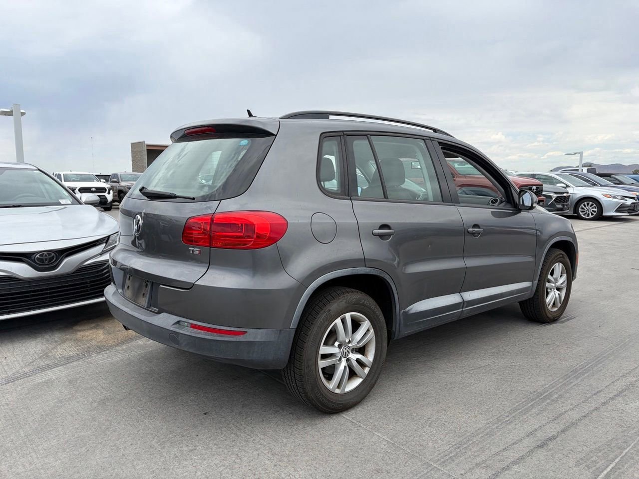 Used 2016 Volkswagen Tiguan S FWD image 2