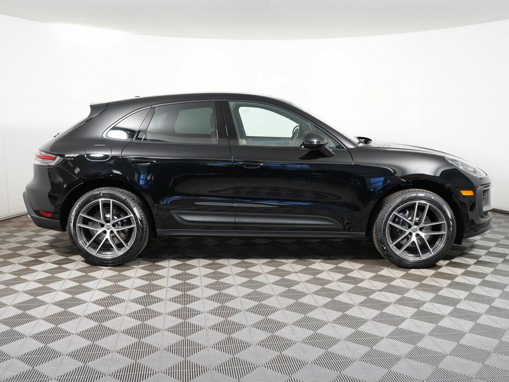Certified 2026 Porsche Macan AWD/4WD image 8