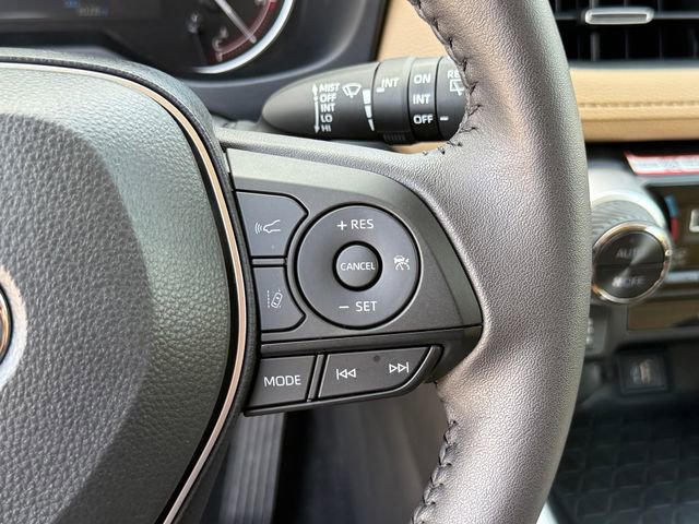 Used 2025 Toyota RAV4 XLE Premium image 18