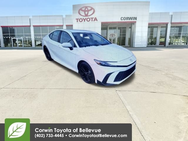 Used 2025 Toyota Camry SE image 2