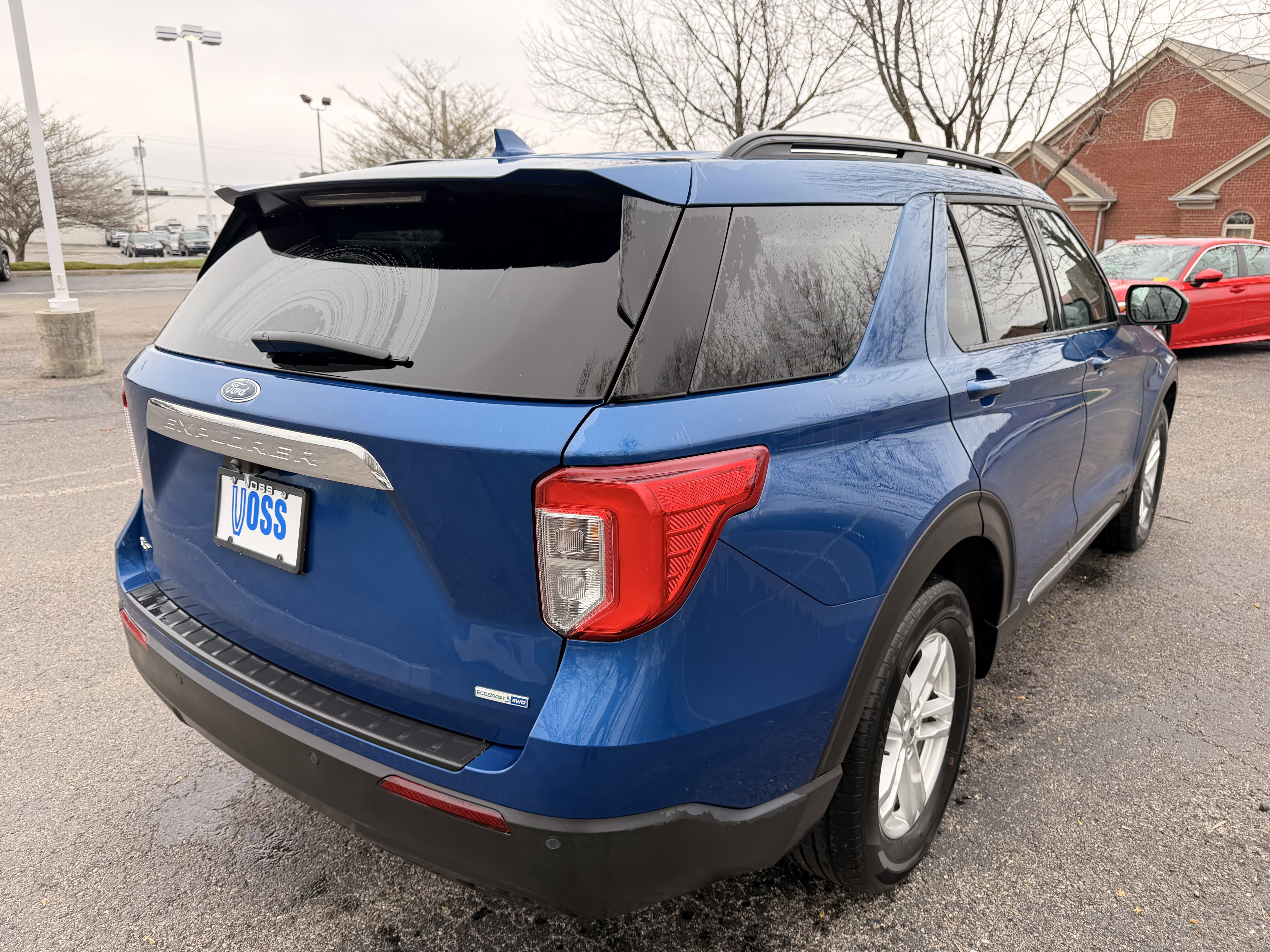Used 2020 Ford Explorer XLT image 3