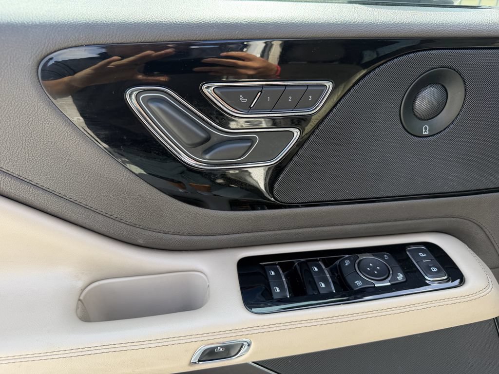 Used 2020 Lincoln Aviator Reserve w/ Elements Package Plus RWD image 11