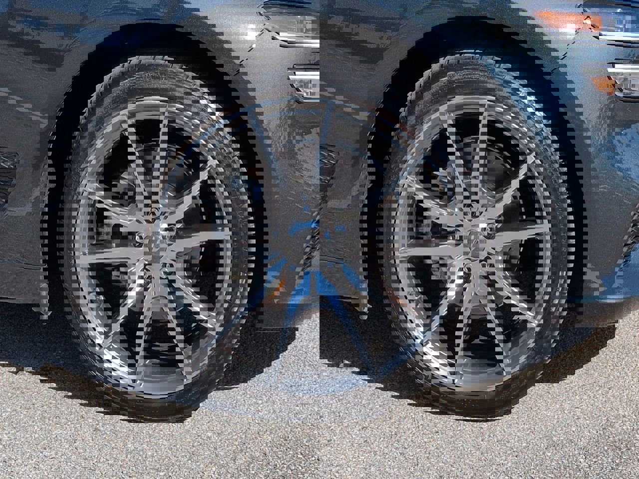 Used 2023 Genesis G70 2.0T image 11