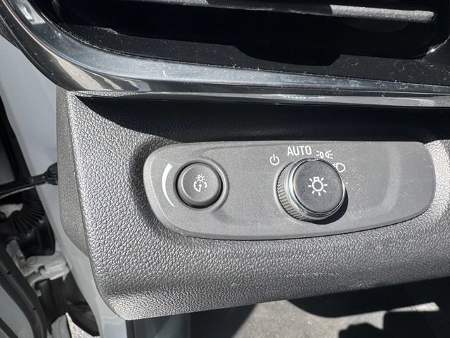 Used 2025 Buick Envista Sport Touring w/ Convenience I Package FWD image 10