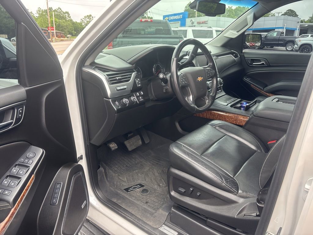 Used 2019 Chevrolet Suburban Premier AWD/4WD image 17
