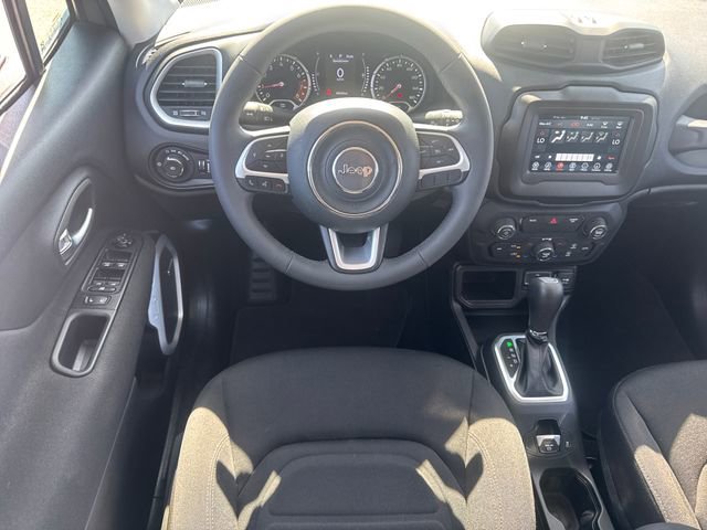 Used 2020 Jeep Renegade Latitude FWD image 15