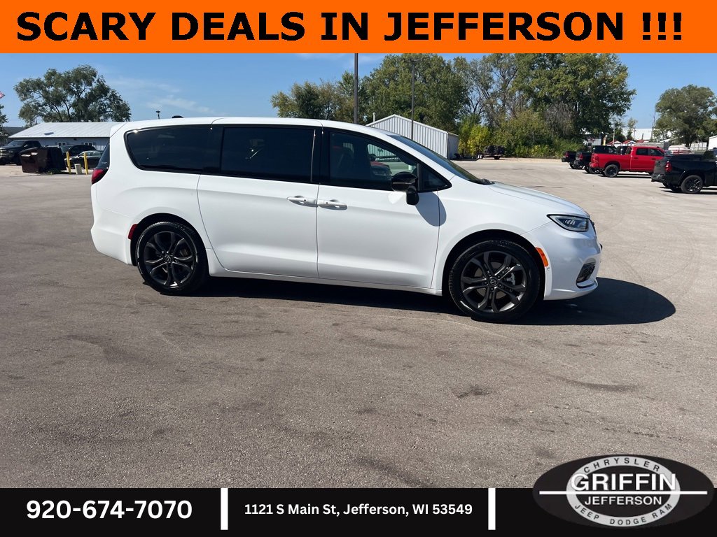 New 2026 Chrysler Pacifica Select image 11