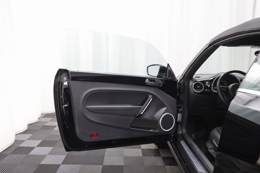 Used 2013 Volkswagen Beetle 2.5 image 4
