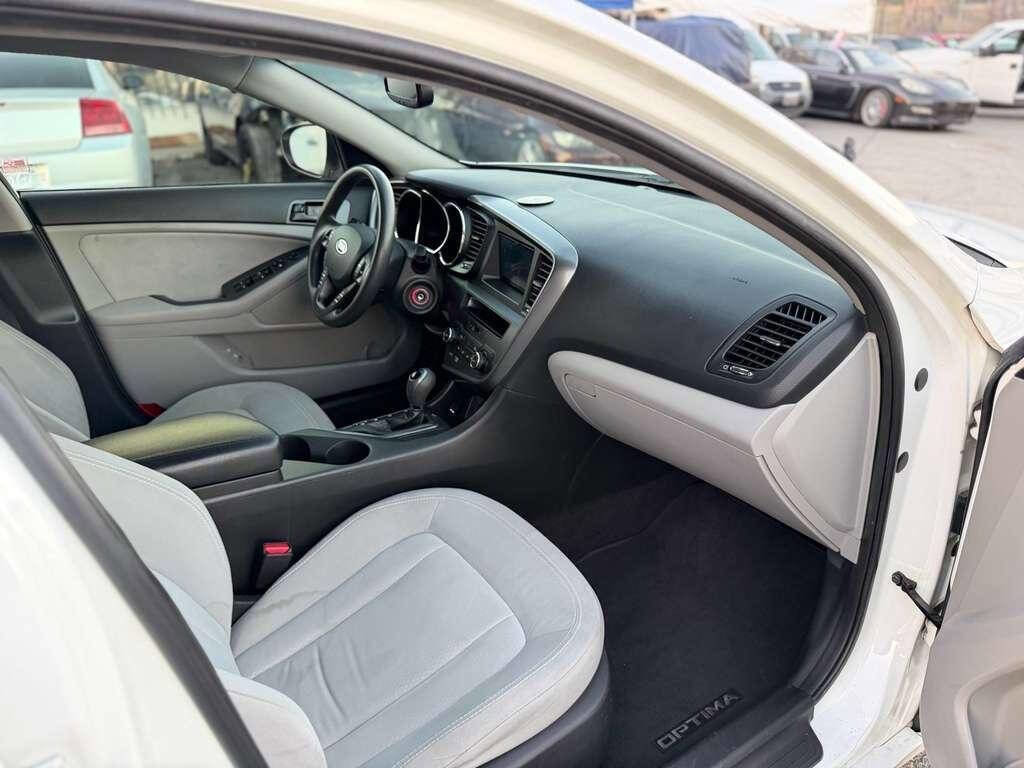 Used 2011 Kia Optima LX image 24