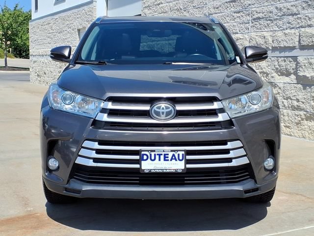 Used 2017 Toyota Highlander XLE w/ Protection Package #3 AWD/4WD image 2