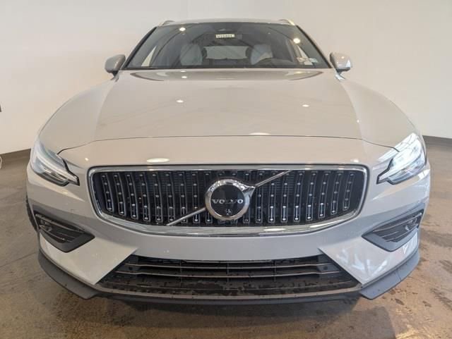 New 2026 Volvo V60 B5 Cross Country Ultra w/ Climate Package image 2