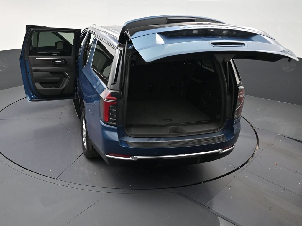 Used 2025 Chevrolet Suburban LS RWD image 34