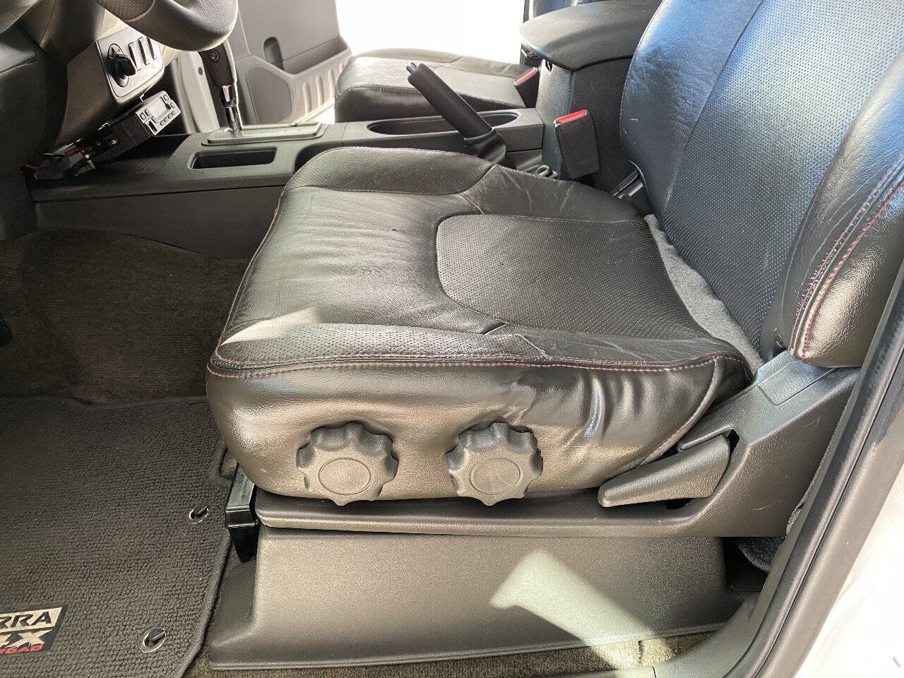 Used 2012 Nissan Xterra PRO-4X w/ Pro-4x Leather Pkg AWD/4WD image 18