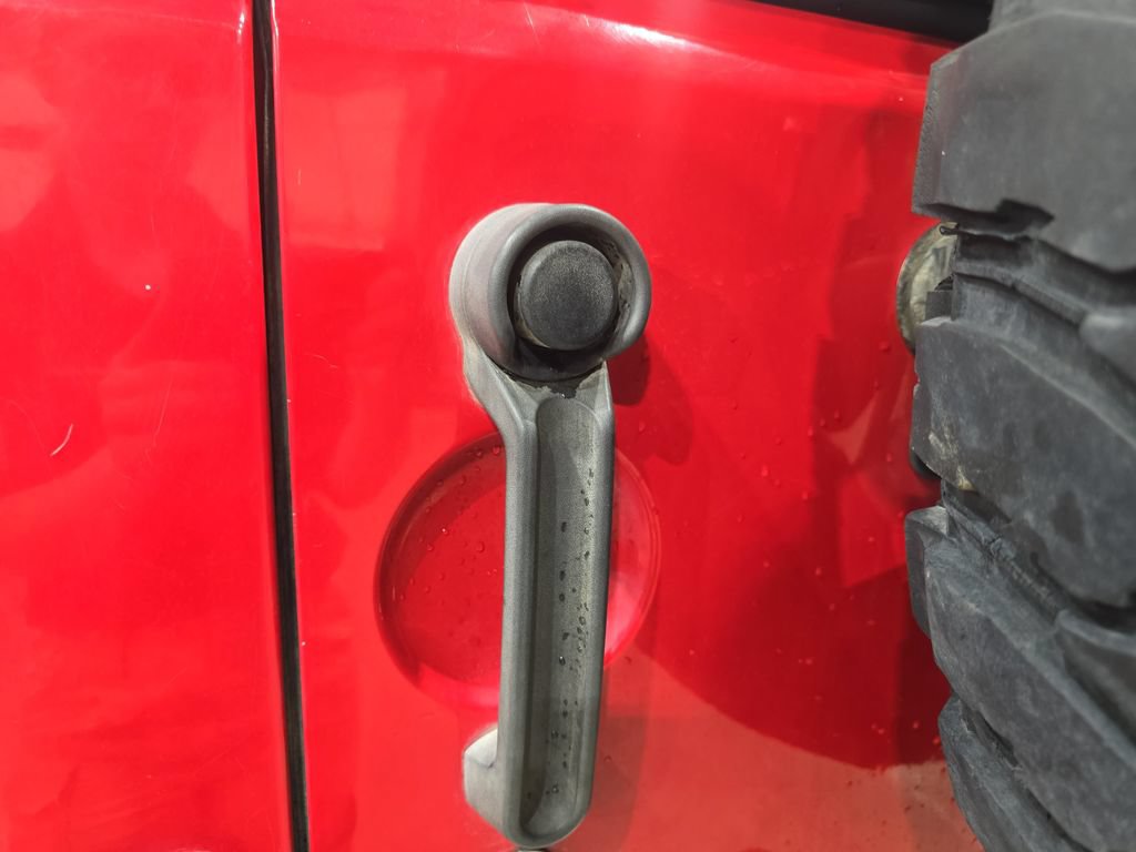 Used 2015 Jeep Wrangler Unlimited Sahara w/ Connectivity Group AWD/4WD image 13