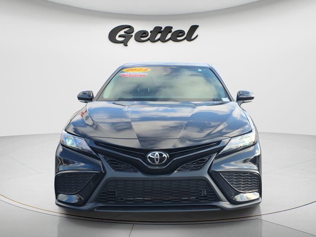 Used 2024 Toyota Camry SE FWD image 2