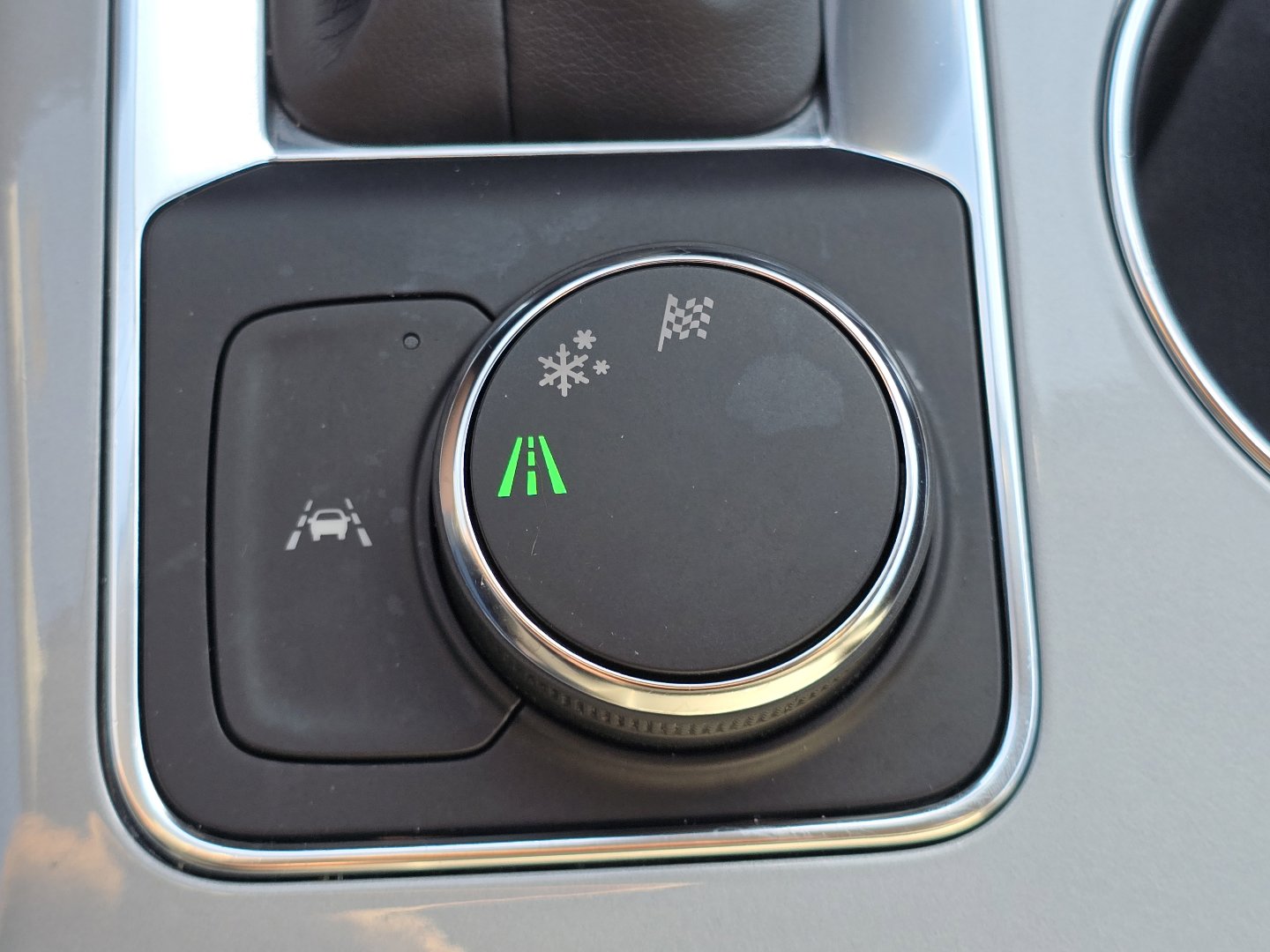 Used 2023 Chevrolet Blazer LT w/ Midnight/Sport Edition FWD image 9