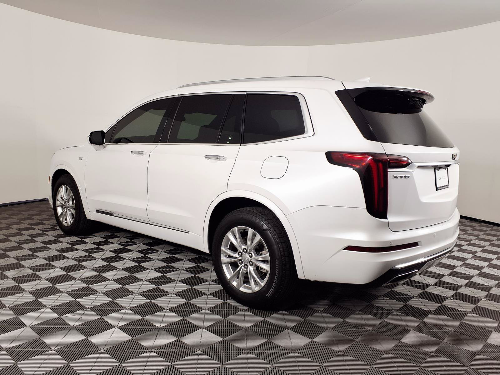 Certified 2024 Cadillac XT6 Luxury FWD image 6