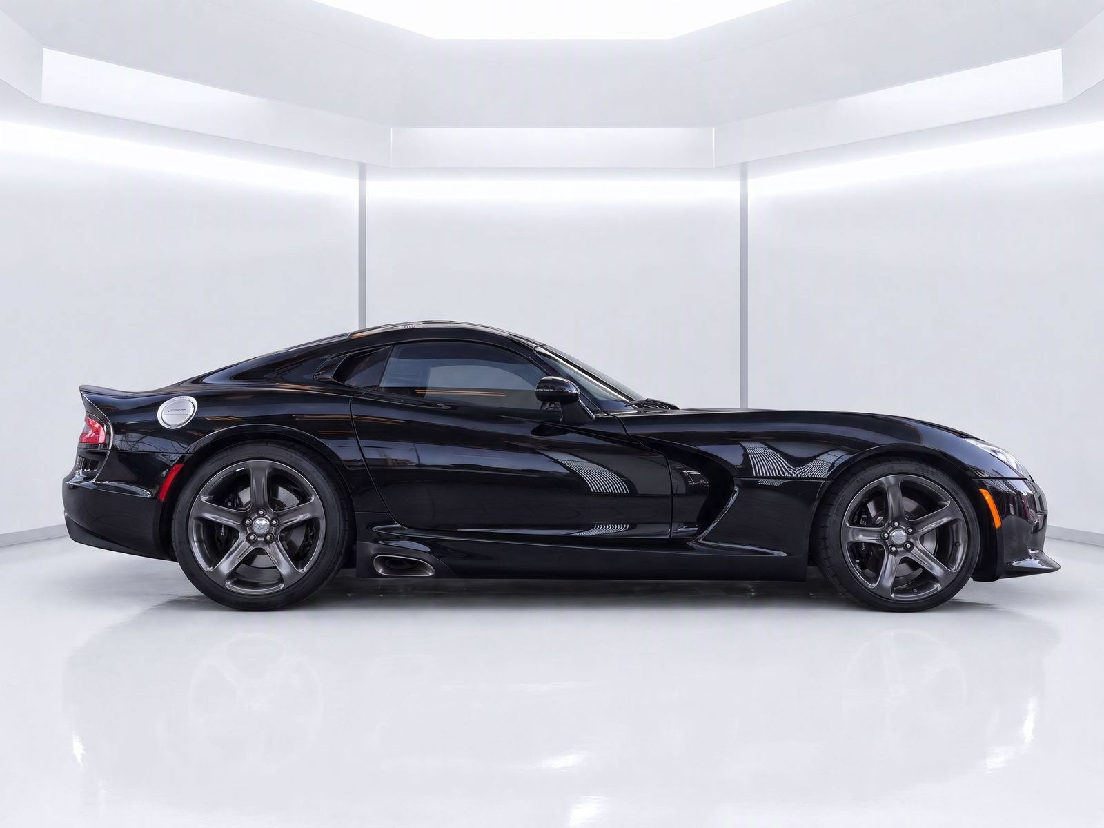 Used 2013 SRT Viper SRT-10 RWD image 3