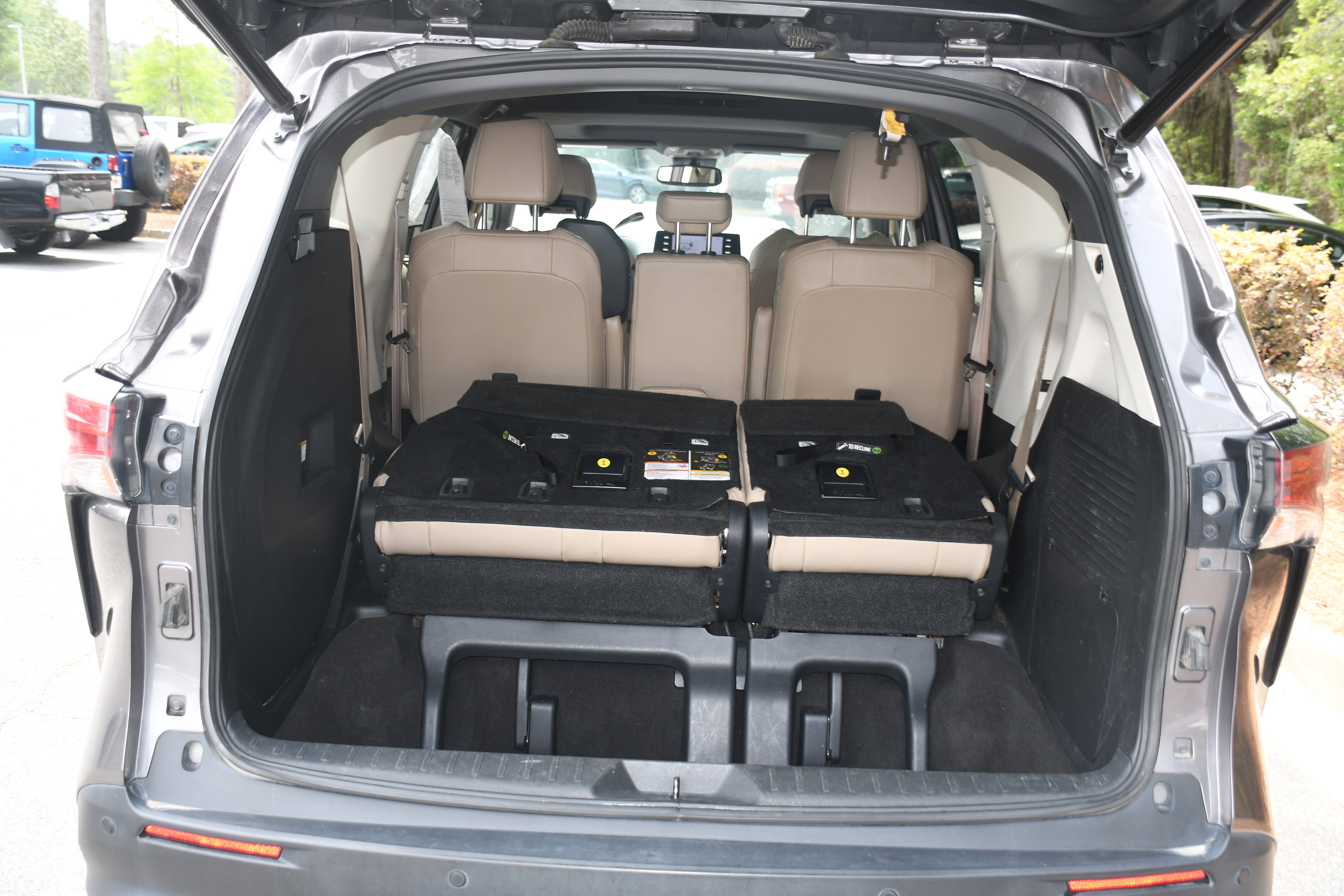 Used 2021 Toyota Sienna XLE FWD image 18