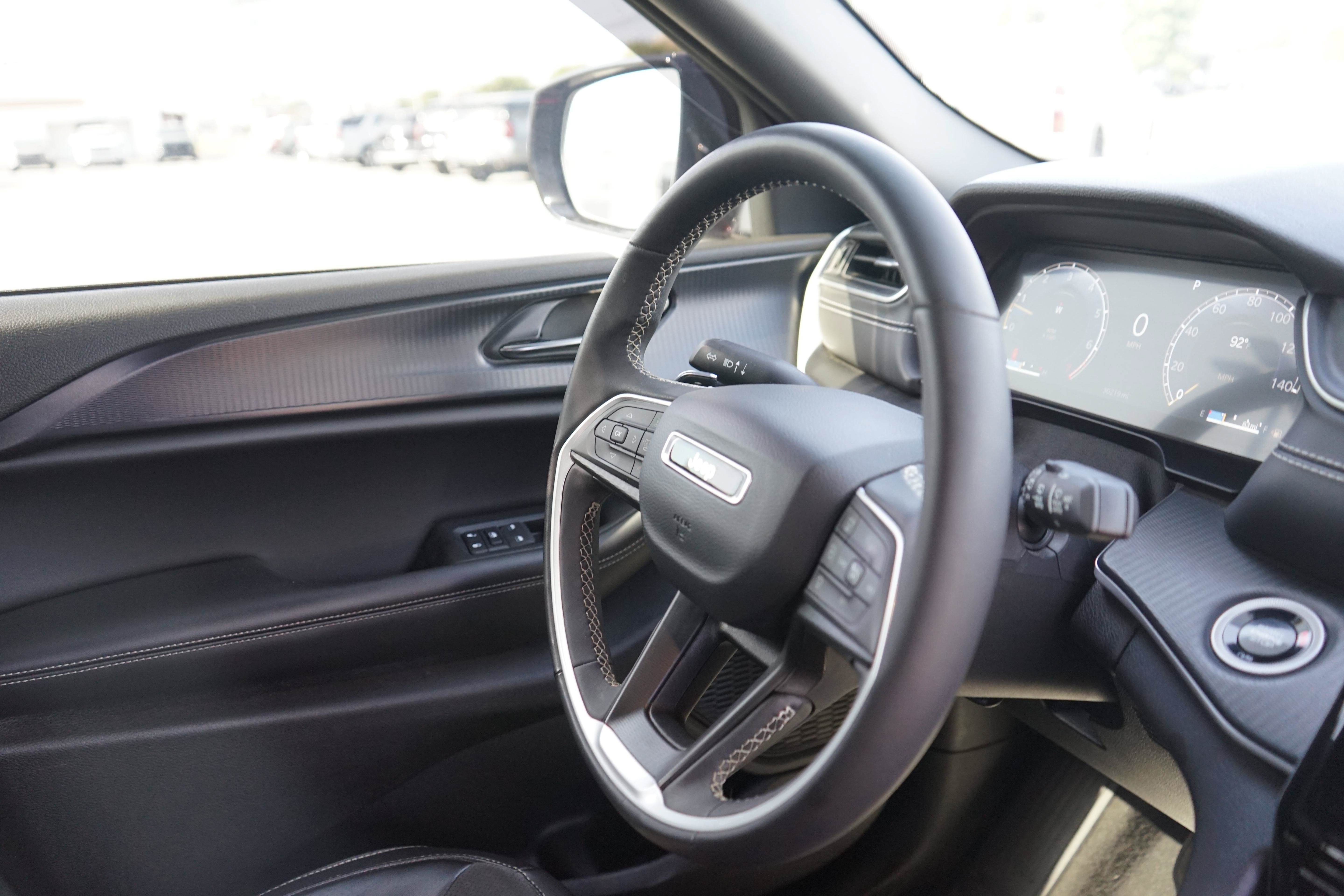 Used 2024 Jeep Grand Cherokee Altitude AWD/4WD image 26