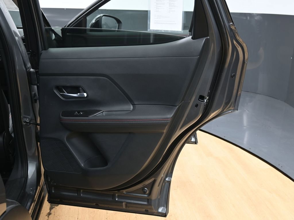 Used 2025 Nissan Kicks SR image 35