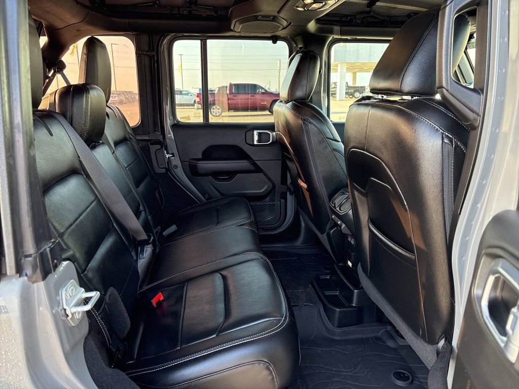 Used 2023 Jeep Wrangler Unlimited Sahara w/ Cold Weather Group AWD/4WD image 18