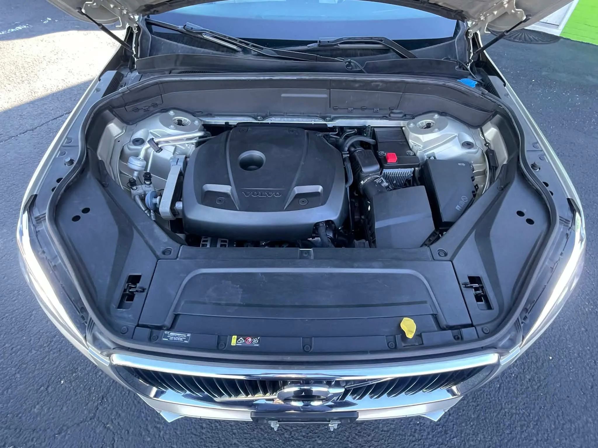 Used 2016 Volvo XC90 T6 Momentum w/ Momentum Plus Package image 23