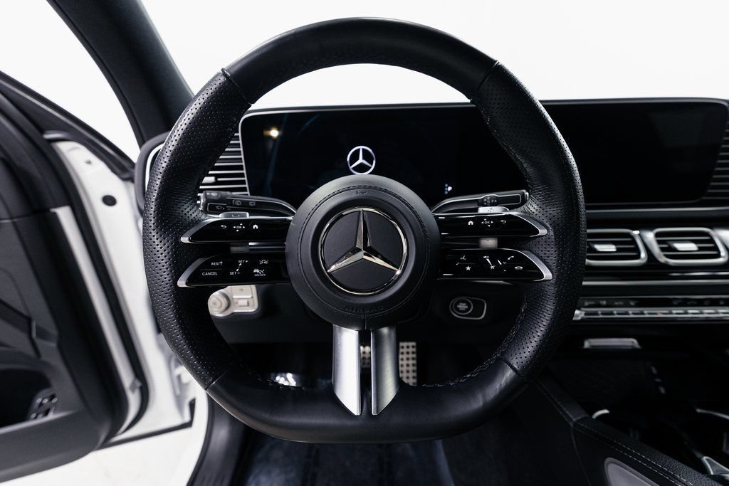 Used 2025 Mercedes-Benz GLE 450e 4MATIC w/ AMG Line Interior image 12