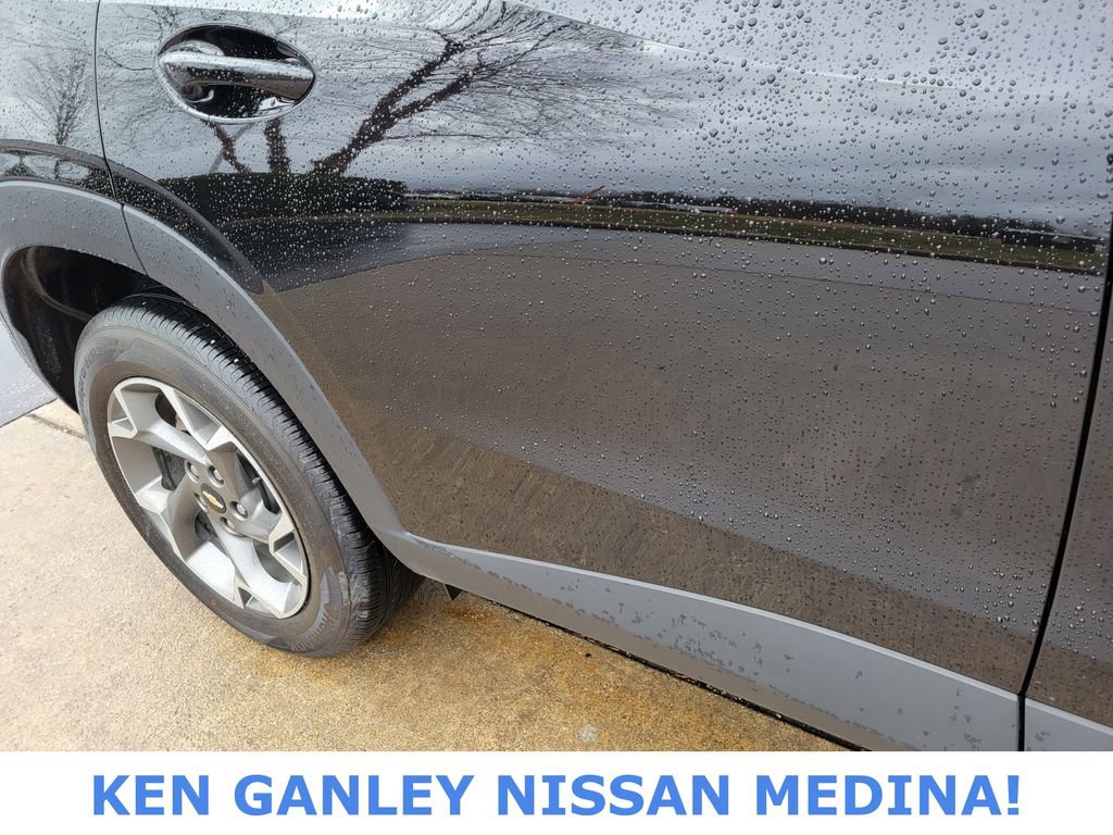 Used 2025 Chevrolet Trax LT image 14