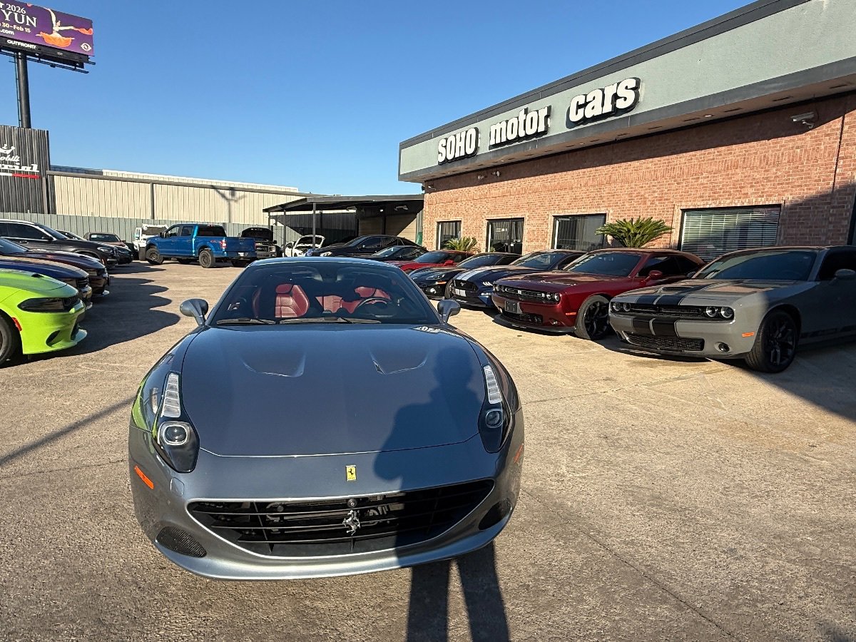 Used 2016 Ferrari California T RWD image 8