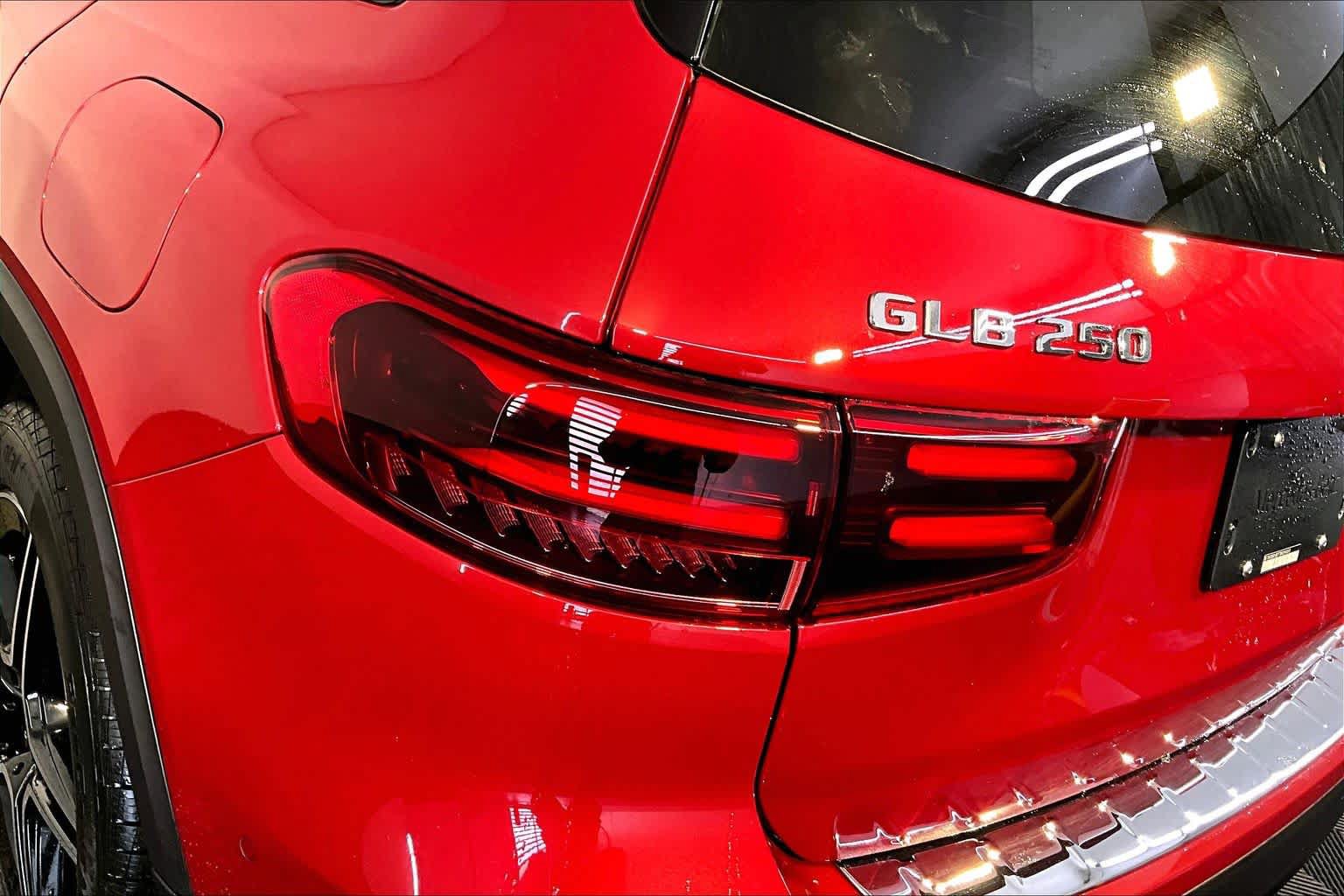 New 2026 Mercedes-Benz GLB 250 4MATIC image 5