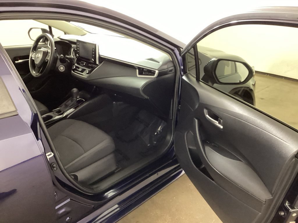 Used 2021 Toyota Corolla LE FWD image 19