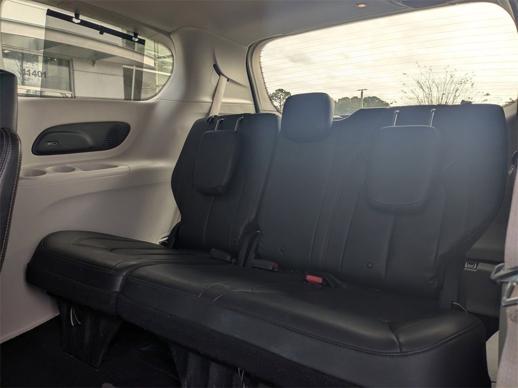 Used 2017 Chrysler Pacifica Touring-L Plus image 2