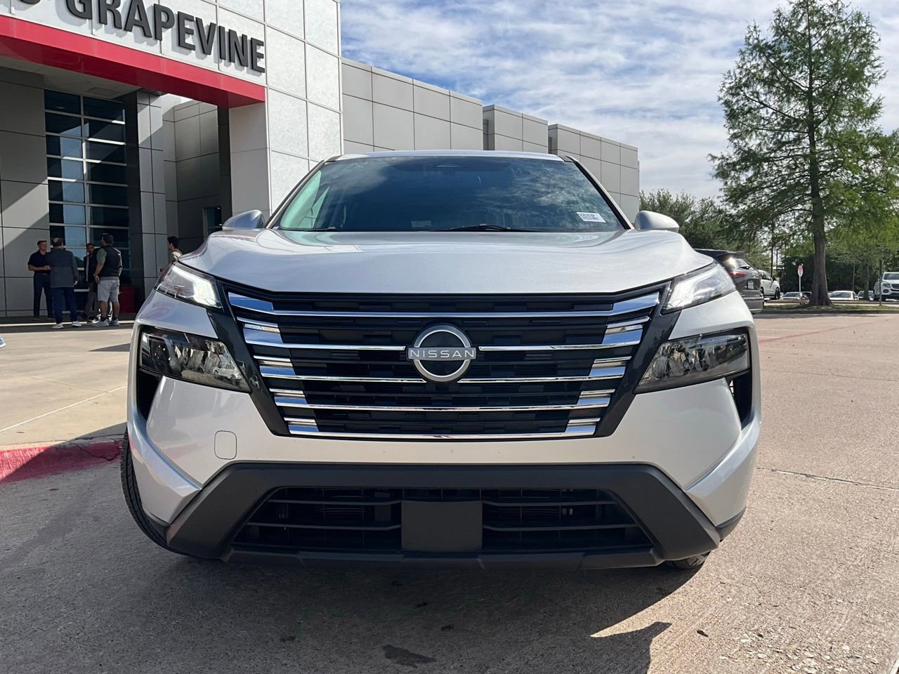 Used 2025 Nissan Rogue SV FWD image 3