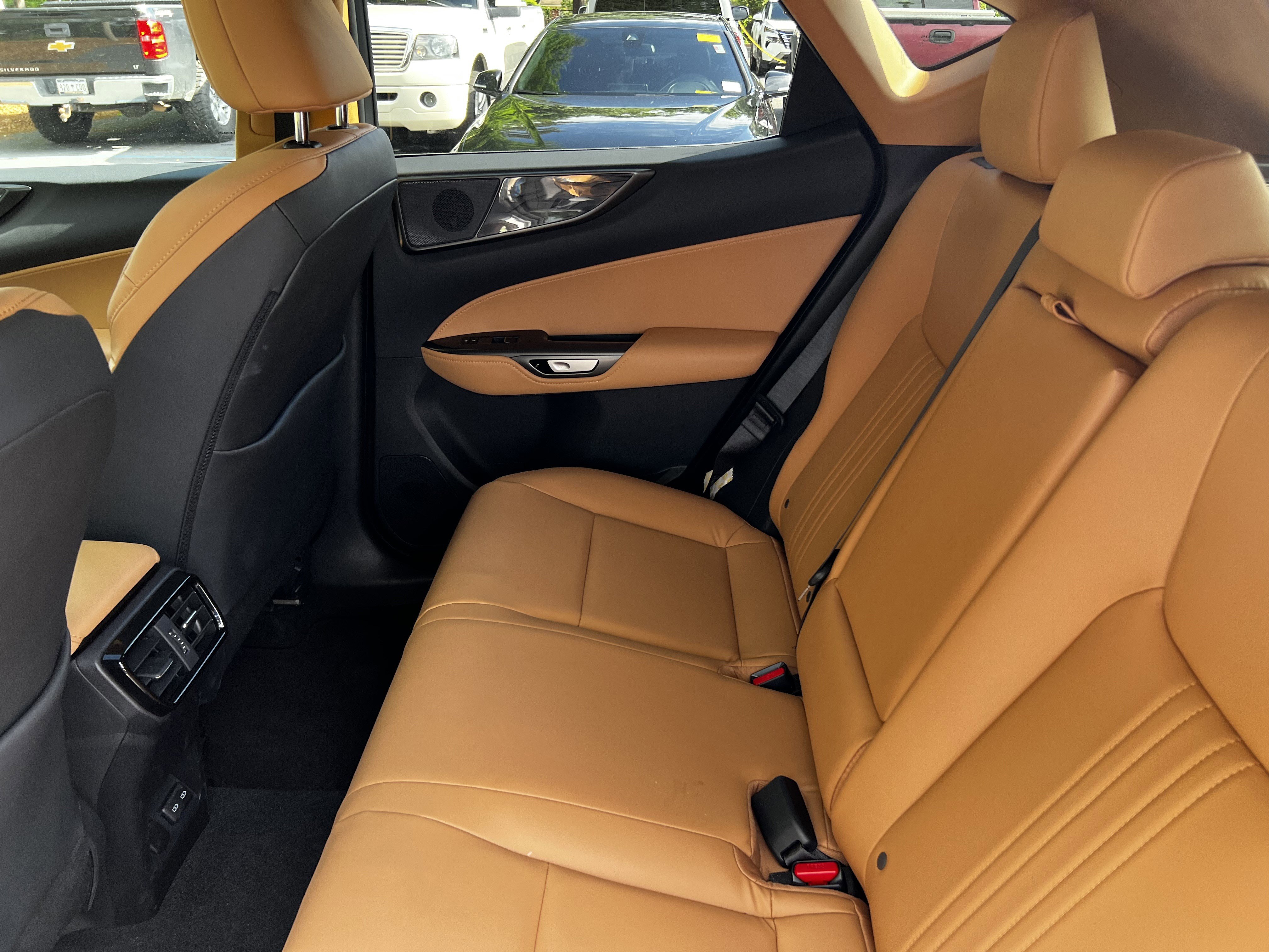 Used 2025 Lexus NX 250 FWD w/ Towing Package (2000 Lbs) image 36