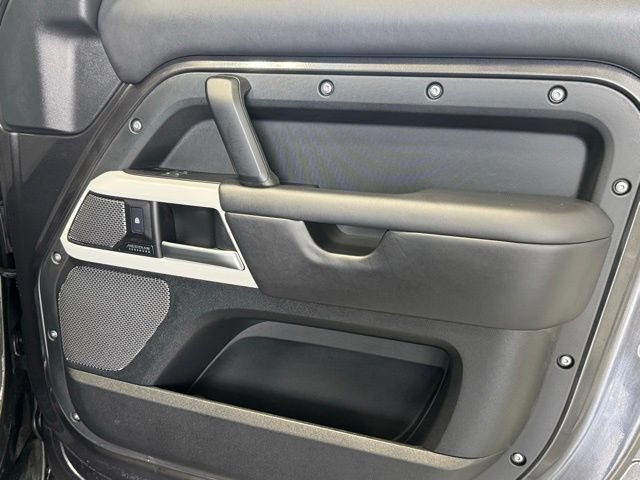 New 2024 Land Rover Defender 110 SE AWD/4WD image 38