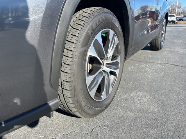 Used 2024 Toyota Highlander XLE image 12