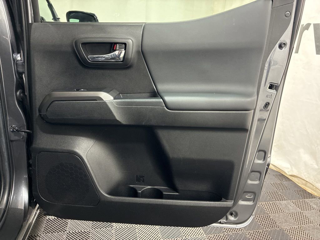 Used 2022 Toyota Tacoma TRD Sport w/ Technology Package image 14