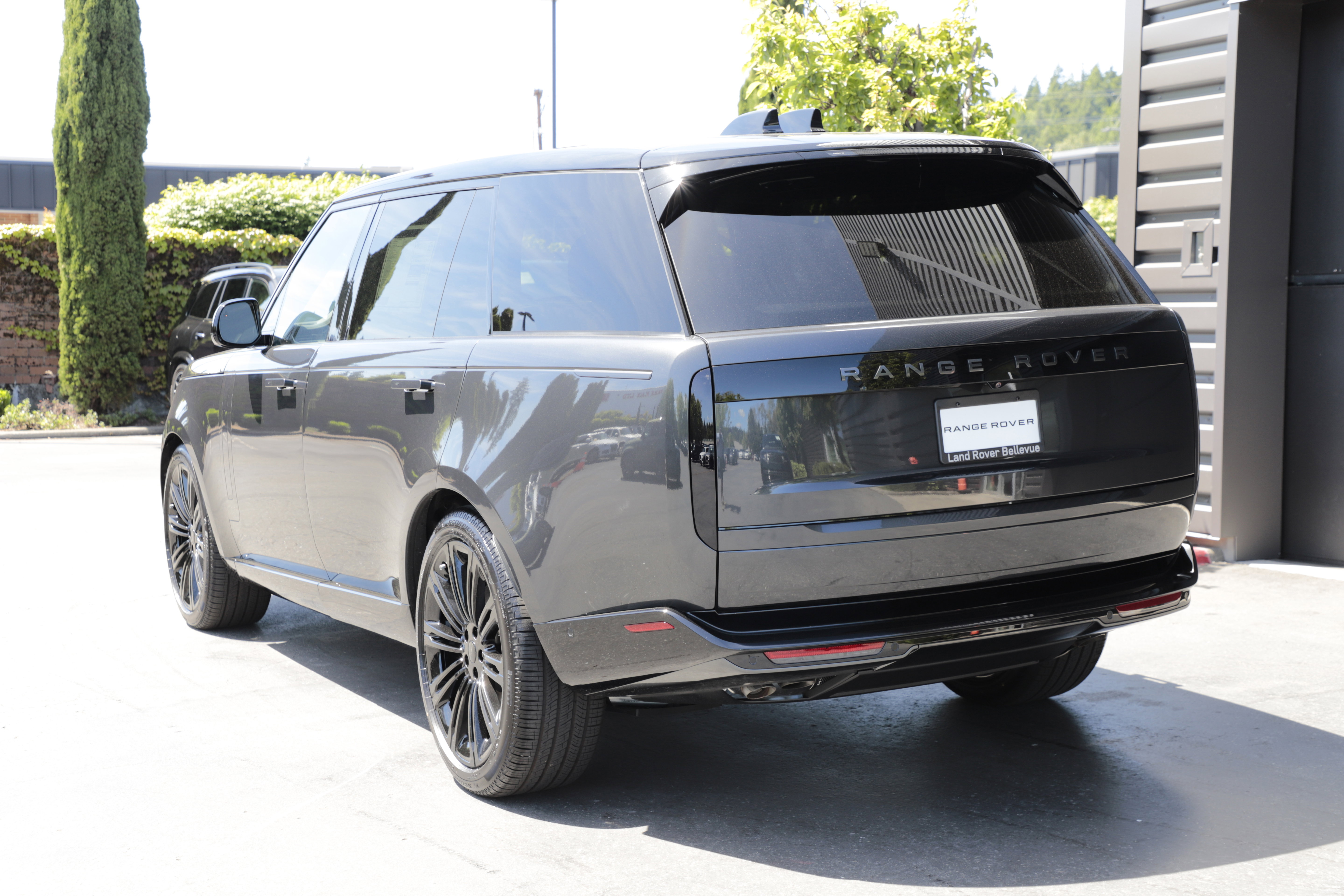New 2026 Land Rover Range Rover Long Wheelbase SE AWD/4WD image 6