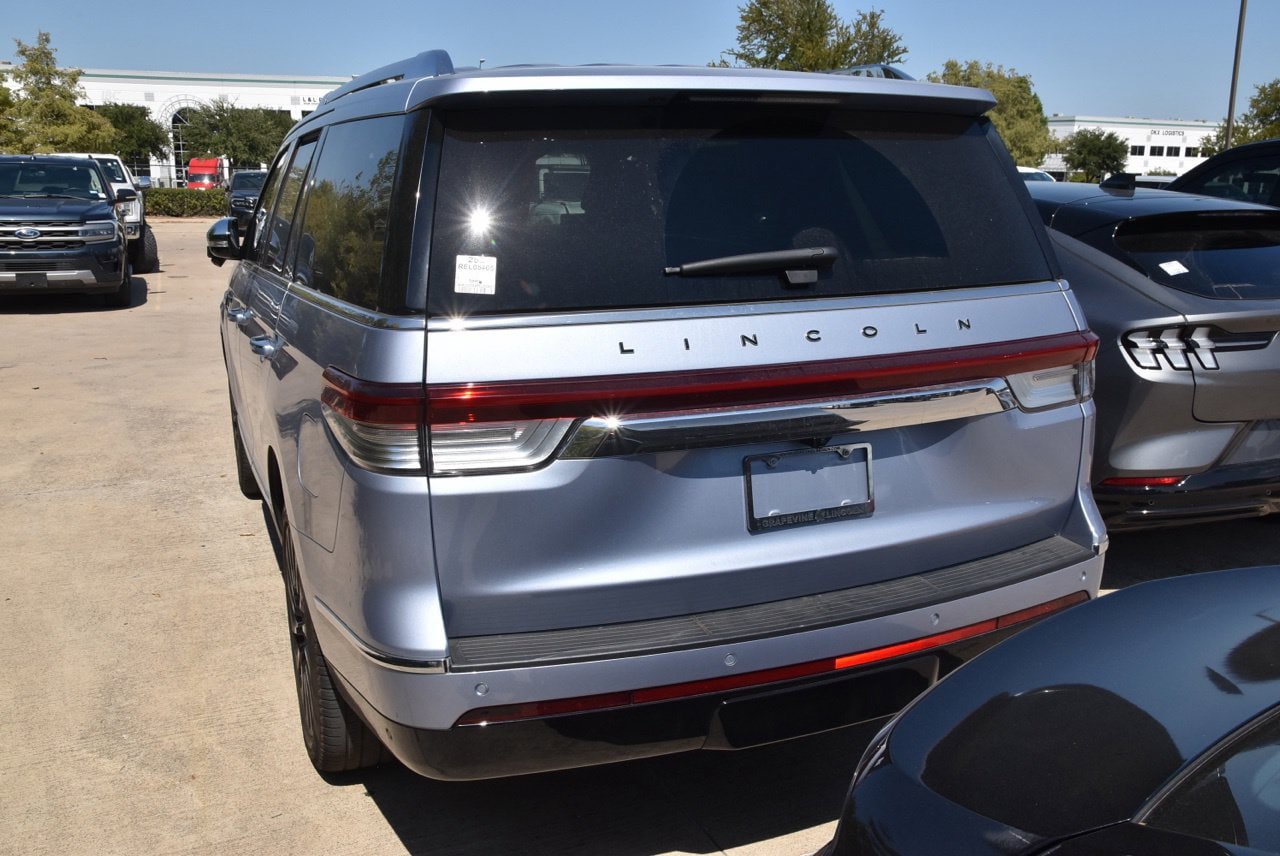 Used 2024 Lincoln Navigator Black Label AWD/4WD image 8